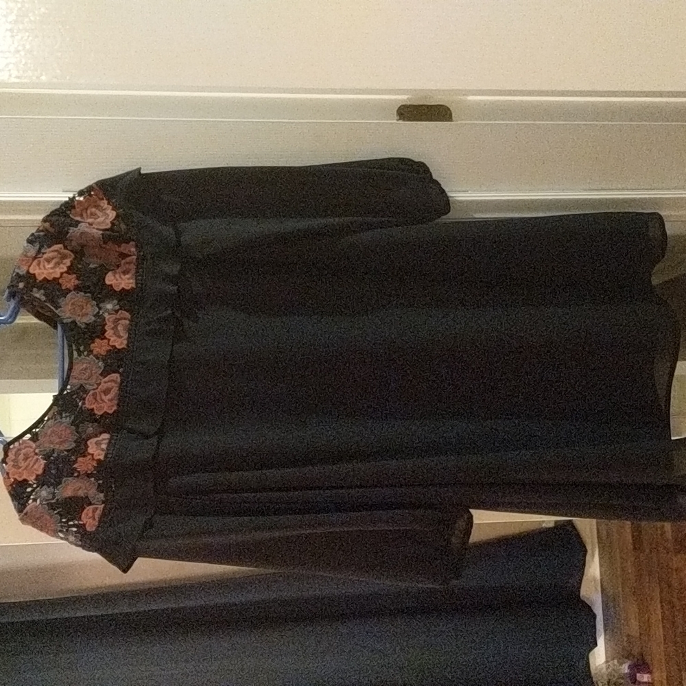 Long sleeve dress with ruffle and floral detail